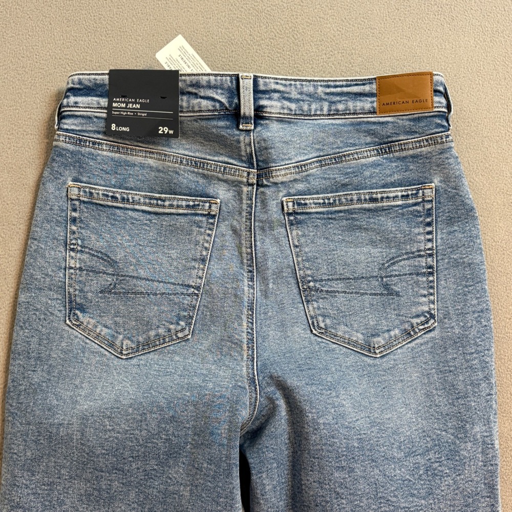 NWT American Eagle Strigid Mom Jeans Super High Rise Blown Out Blue 8 Long 29w - Picture 4 of 11
